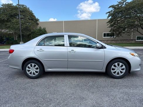 Used 2010 Toyota Corolla LE FWD image 3