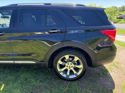 Used 2020 Ford Explorer Platinum w/ Premium Technology Package AWD/4WD image 39