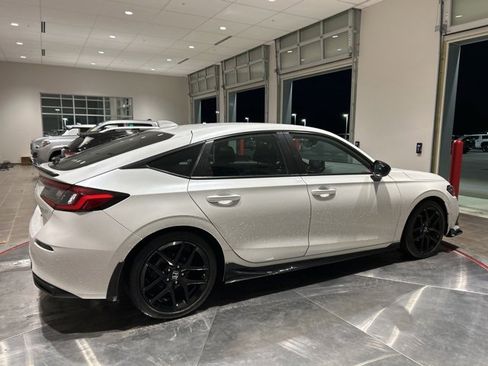 Used 2023 Honda Civic Sport image 9