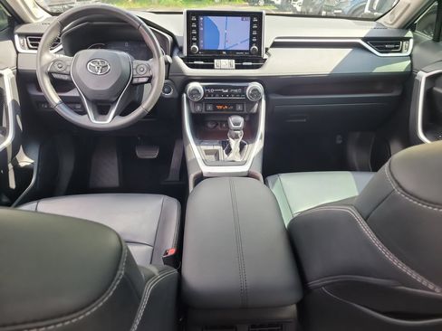 Used 2020 Toyota RAV4 Limited FWD image 13