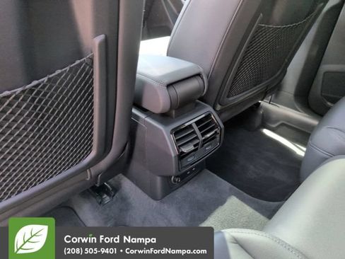 Used 2020 Audi Q3 2.0T Premium Plus w/ Premium Plus Package AWD/4WD image 25