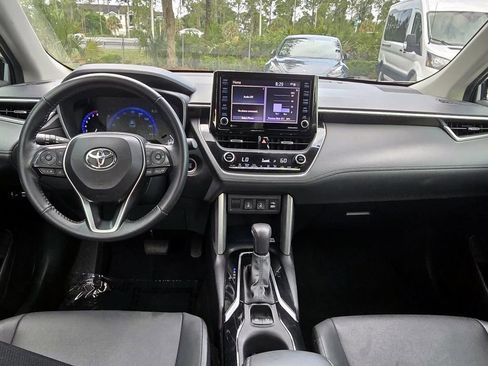 Used 2022 Toyota Corolla Cross XLE FWD image 12