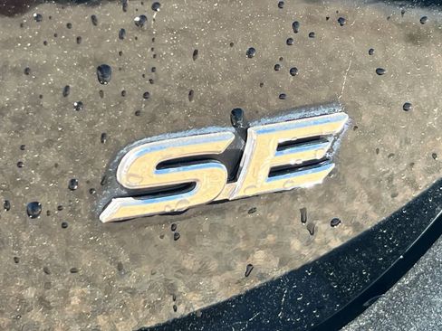 Used 2019 Toyota Camry SE FWD image 16