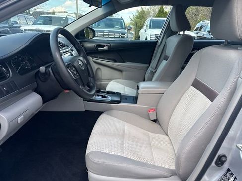 Used 2014 Toyota Camry LE image 9