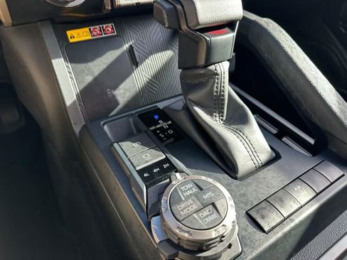 Used 2024 Toyota Tacoma TRD Off-Road image 22