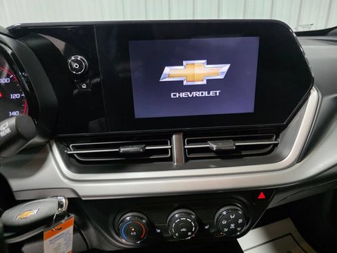 Used 2024 Chevrolet Trax RS FWD image 12