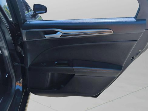 Used 2019 Ford Fusion SEL FWD image 37