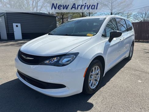 Used 2024 Chrysler Voyager LX image 1