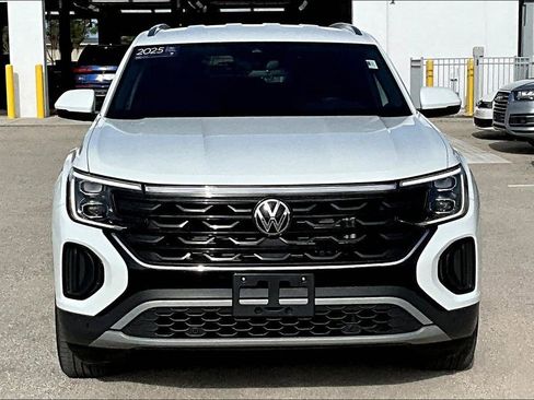 Certified 2025 Volkswagen Atlas Cross Sport SE AWD/4WD image 10