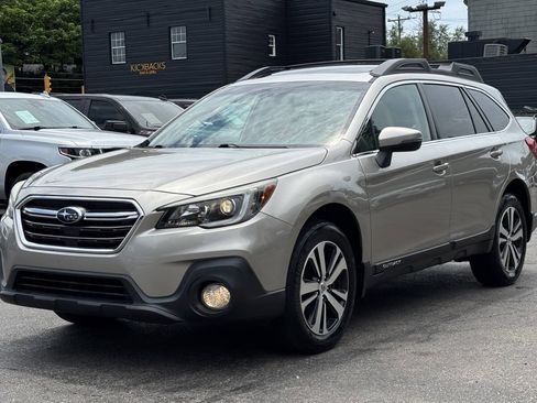 Used 2018 Subaru Outback 2.5i Limited w/ Popular Package #2 AWD/4WD image 4