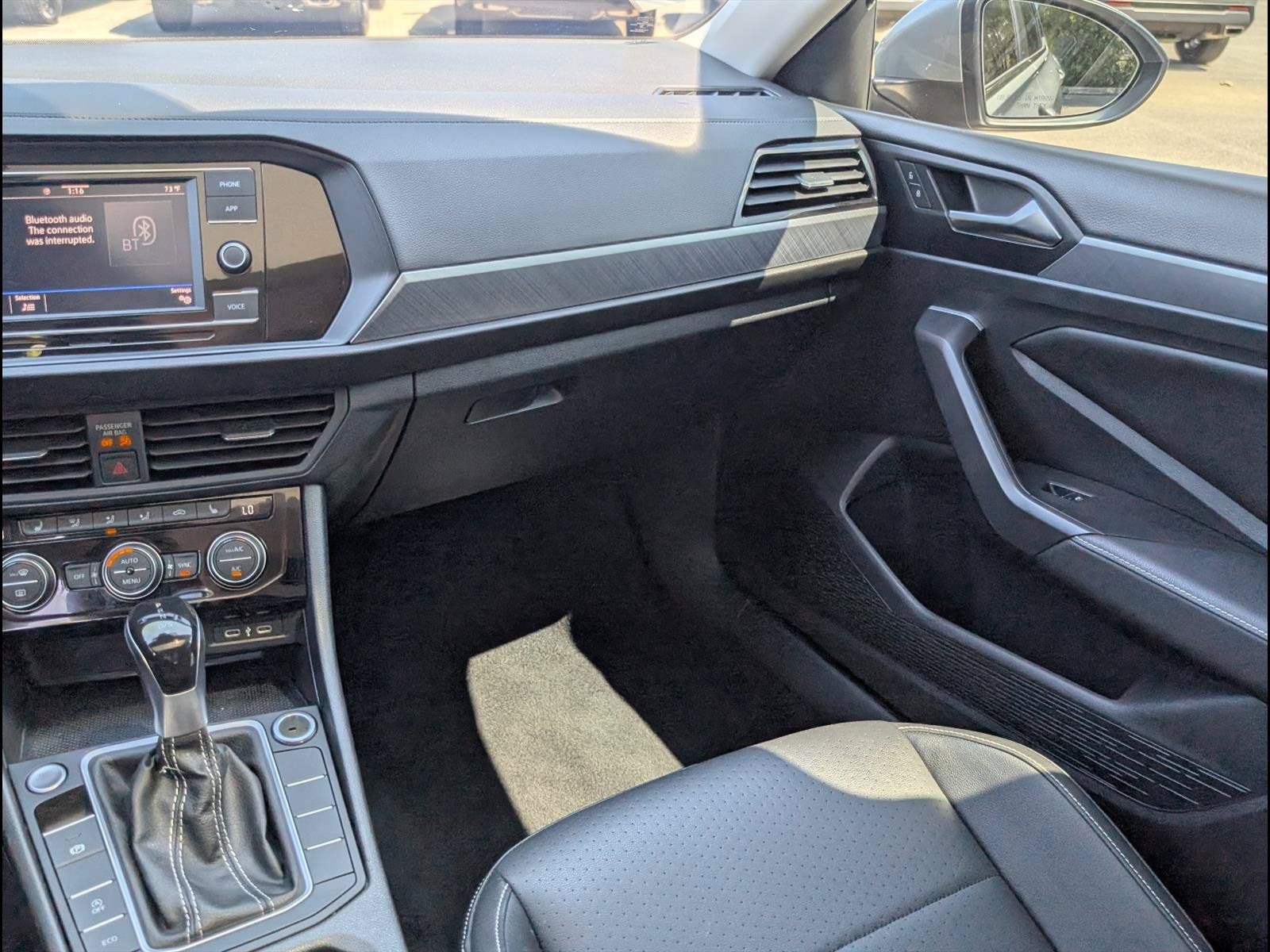 Used 2024 Volkswagen Jetta SE FWD image 9