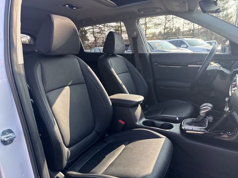 Used 2024 Kia Seltos EX image 16