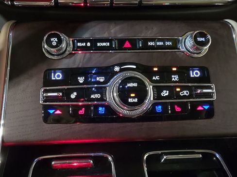 Used 2020 Lincoln Aviator Reserve w/ Elements Package Plus AWD/4WD image 16