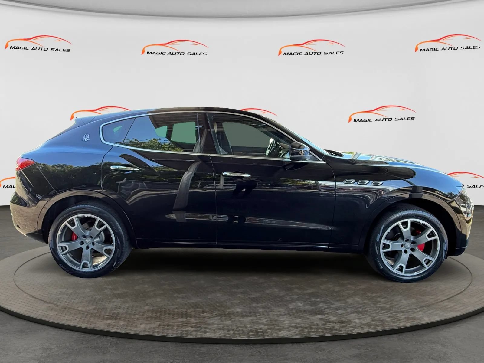 Used 2019 Maserati Levante AWD/4WD image 6