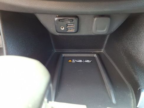 Used 2023 Chevrolet Traverse RS FWD image 28