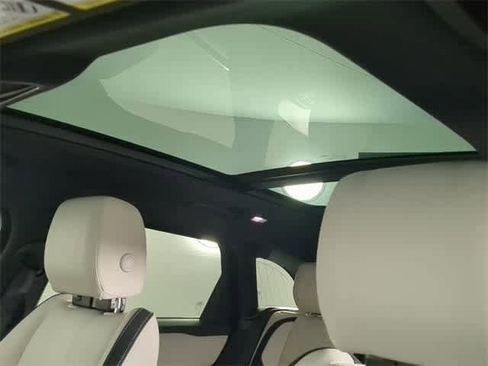 Used 2020 Land Rover Range Rover Velar R-Dynamic S image 21