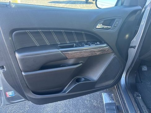 Used 2022 GMC Canyon Denali image 17