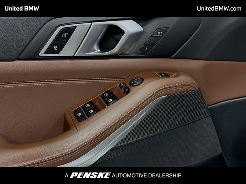 Used 2022 BMW X5 xDrive40i w/ M Sport Package AWD/4WD image 3