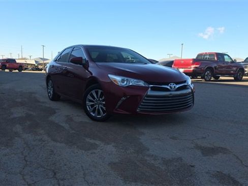 Used 2017 Toyota Camry XLE w/ Moonroof Package image 9