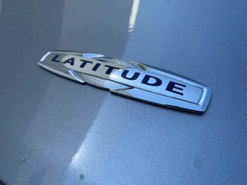 Used 2017 Jeep Cherokee Latitude FWD image 19