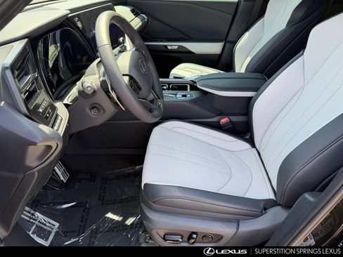 Used 2026 Lexus TX 500h AWD w/ Technology Package image 12