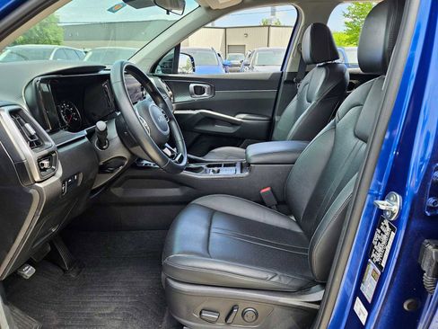 Used 2023 Kia Sorento S image 16