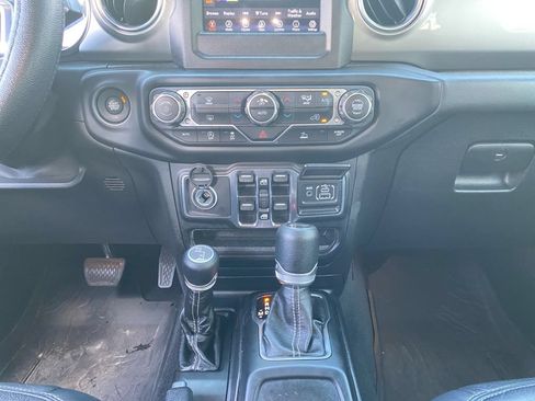 Used 2021 Jeep Wrangler Unlimited Sahara AWD/4WD image 11
