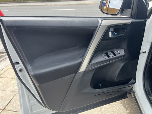 Used 2015 Toyota RAV4 XLE FWD image 12