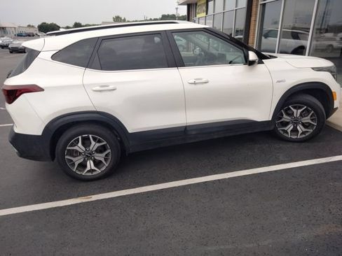 Used 2023 Kia Seltos EX AWD/4WD image 2