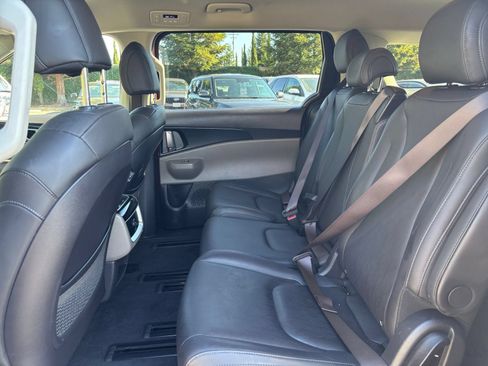 Used 2026 Kia Carnival FWD image 23