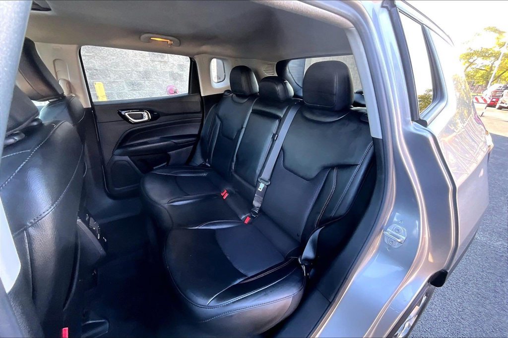 Used 2022 Jeep Compass Trailhawk w/ Trailhawk Convenience Group AWD/4WD image 25