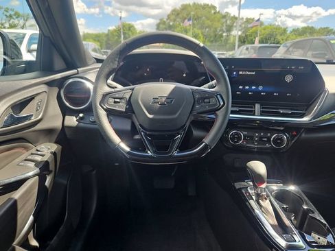 Used 2025 Chevrolet Trax RS w/ Driver Confidence Package FWD image 14