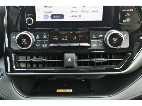Used 2023 Toyota Highlander XLE image 25
