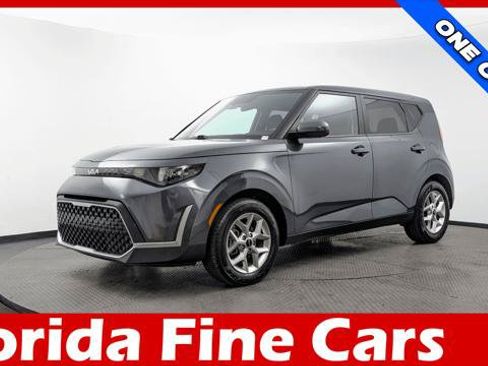 Used 2023 Kia Soul LX w/ Option Group 015 FWD image 1