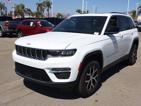 New 2025 Jeep Grand Cherokee Limited w/ Luxury Tech Group II image 8