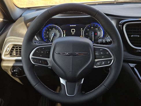 New 2026 Chrysler Pacifica Select image 16