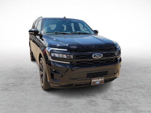 Used 2023 Ford Expedition Limited RWD image 2