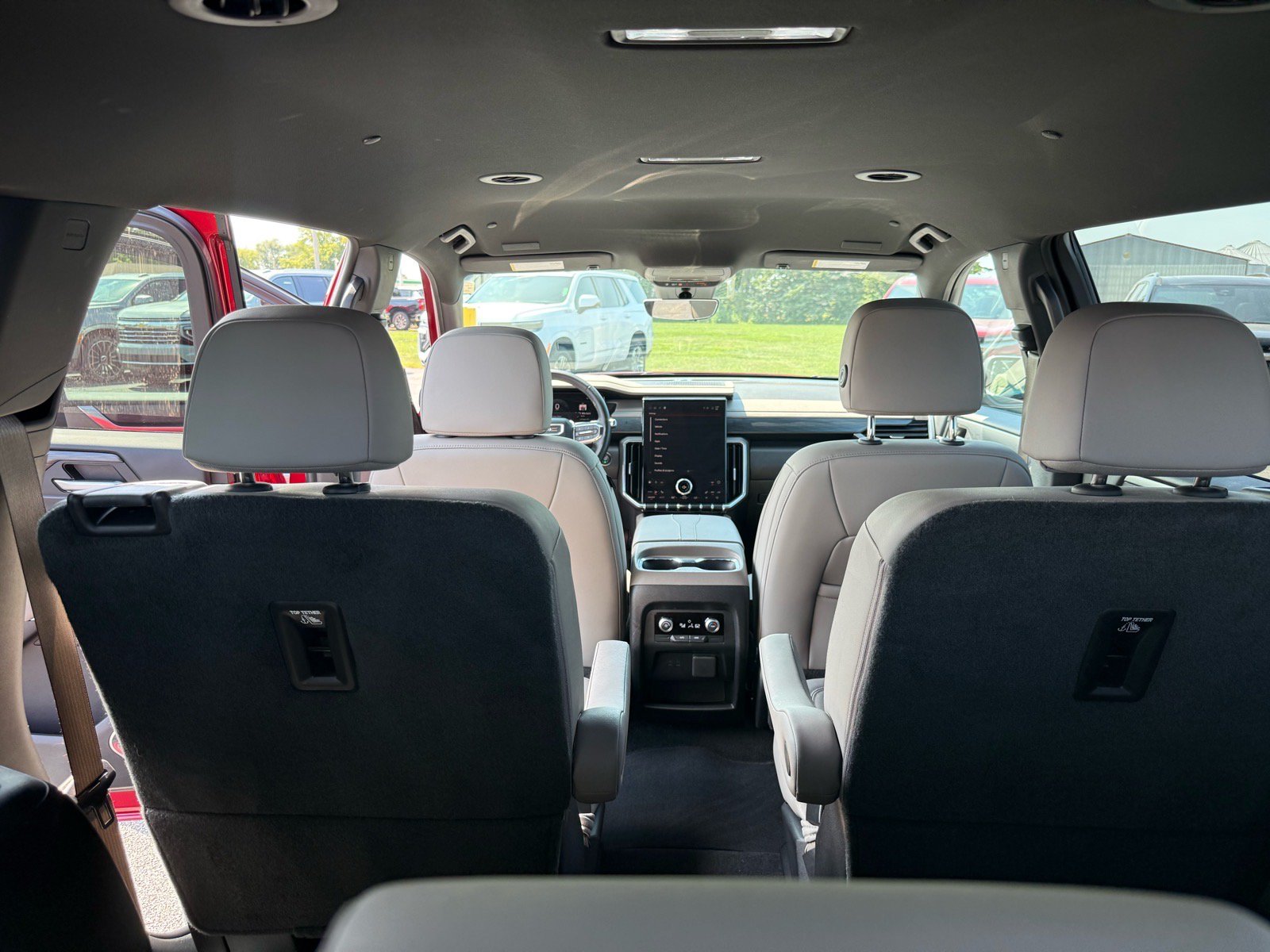 Used 2026 GMC Acadia Elevation w/ Elevation Premium Package FWD image 16