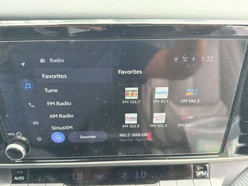 Used 2025 Toyota Camry SE FWD image 12