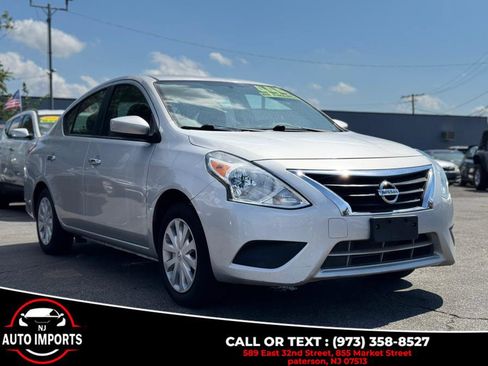 Used 2017 Nissan Versa SV image 3