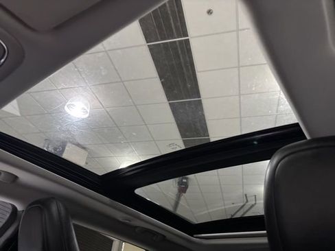 Used 2022 Jeep Cherokee Latitude w/ Sun & Sound Group image 28