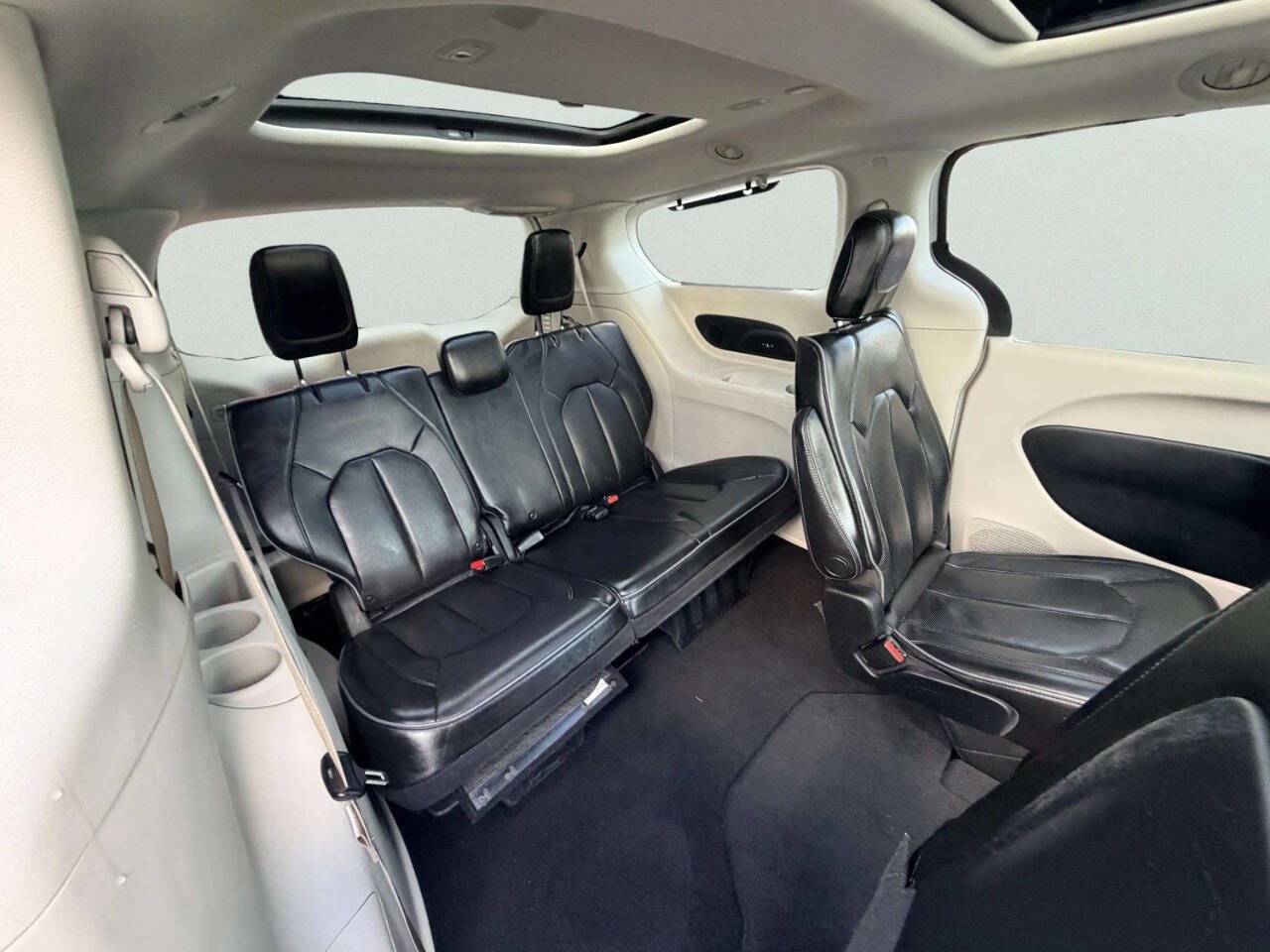 Used 2020 Chrysler Pacifica Limited FWD image 31