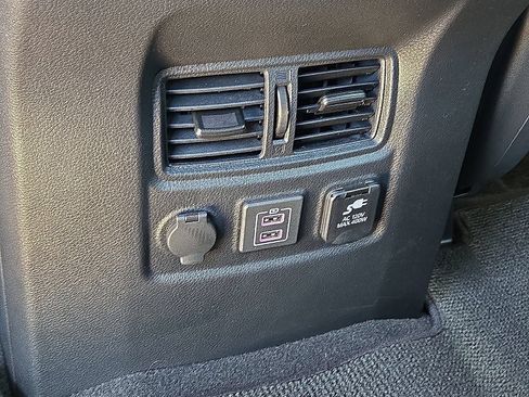 Used 2024 Nissan Titan SV w/ SV Bronze Edition Package RWD image 16