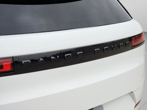 Used 2025 Land Rover Range Rover Sport Dynamic SE image 31