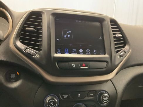 Used 2018 Jeep Cherokee Limited AWD/4WD image 14