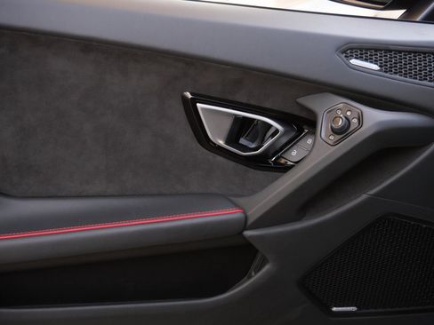 Used 2022 Lamborghini Huracan EVO image 17