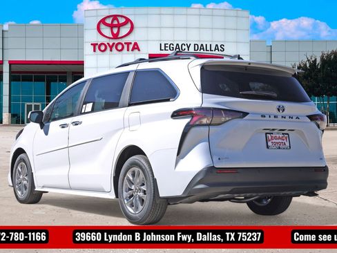 New 2026 Toyota Sienna XLE image 8