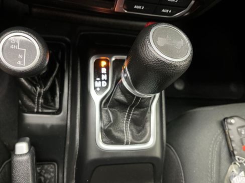 Used 2022 Jeep Wrangler Unlimited Sahara w/ Cold Weather Group AWD/4WD image 24