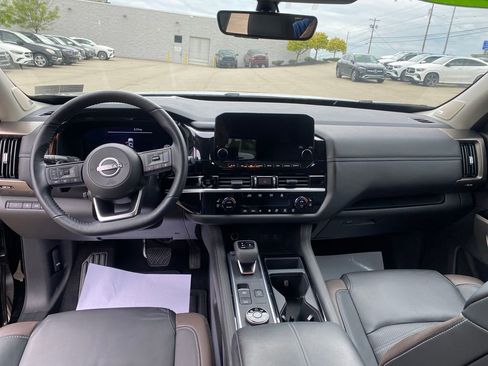 Used 2025 Nissan Pathfinder Platinum w/ Cargo Package AWD/4WD image 13