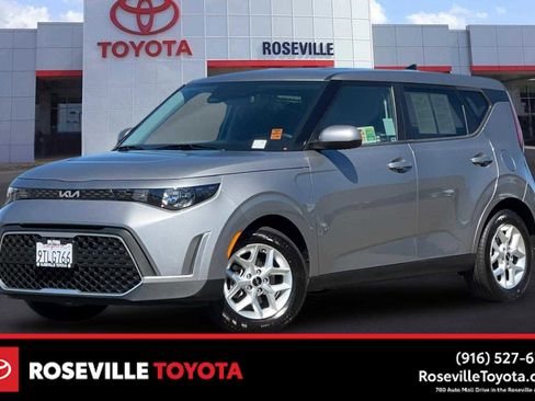 Used 2023 Kia Soul LX w/ LX Technology Package FWD image 1